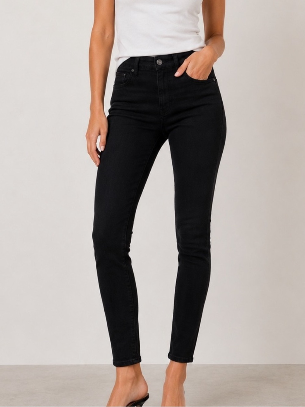 Madewell women’s Black Slim Jeans - Classic Stretch Denim